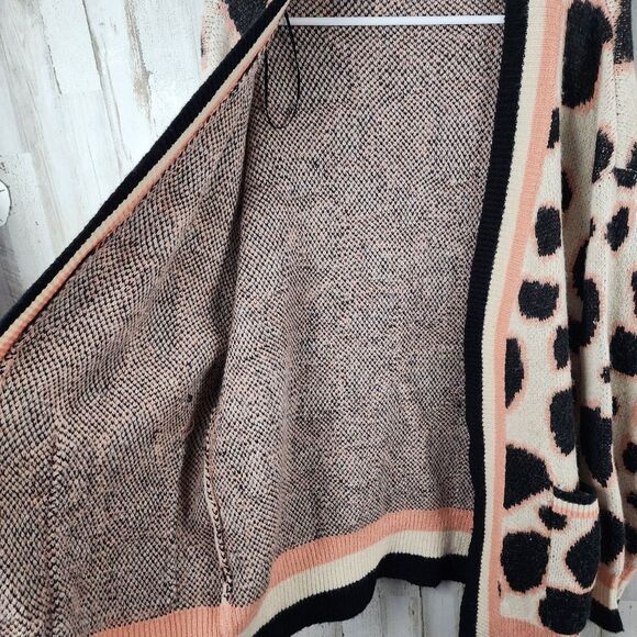 Mod Animal Print Cardigan Sweater Size M/L - Picture 7 of 10